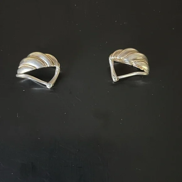 Tiffany and Company, Sterling, silver and 14 karat gold clip on earrings. - Picture 5 of 10